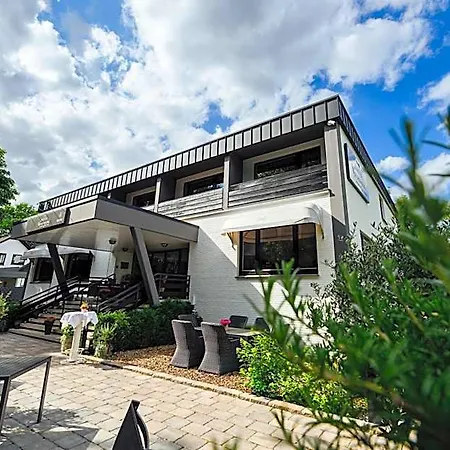 Wiesengrund Business & Boutique فندق دينكلاغه